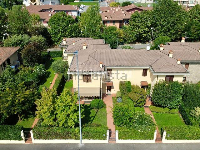 Casa in vendita a Zona Est, Brescia