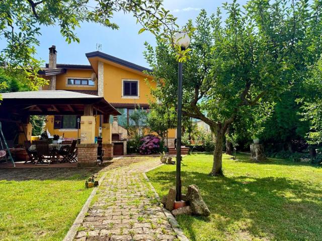 Casa in vendita a Montella, Campania