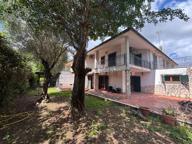 Casa in vendita a Osteria del Curato, Montecompatri