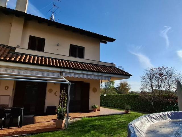 Casa in vendita a Cavallirio, Novara