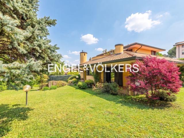 Casa in vendita a Besana In Brianza, Lombardia