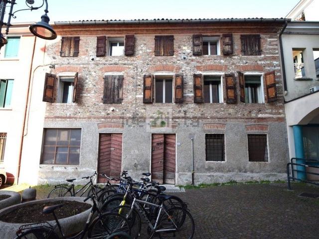 Casa in vendita a Schio, Veneto