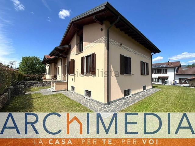 Casa in vendita a Buguggiate, Lombardia