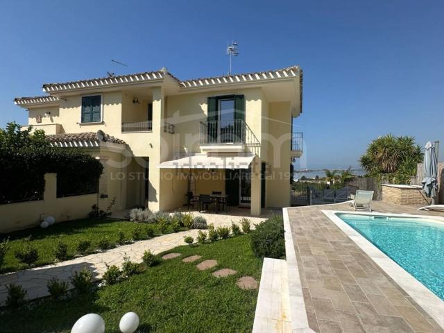 Casa in vendita a Mràxini Arrùbiu/Margine Rosso, Quartu Sant'elena