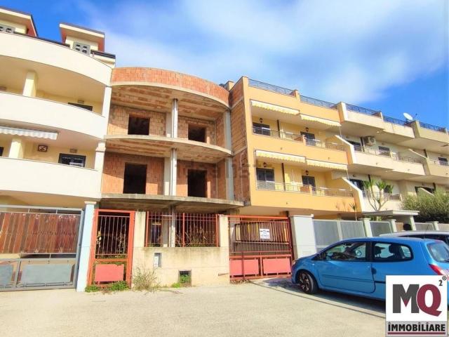 Casa in vendita a Mondragone, Campania
