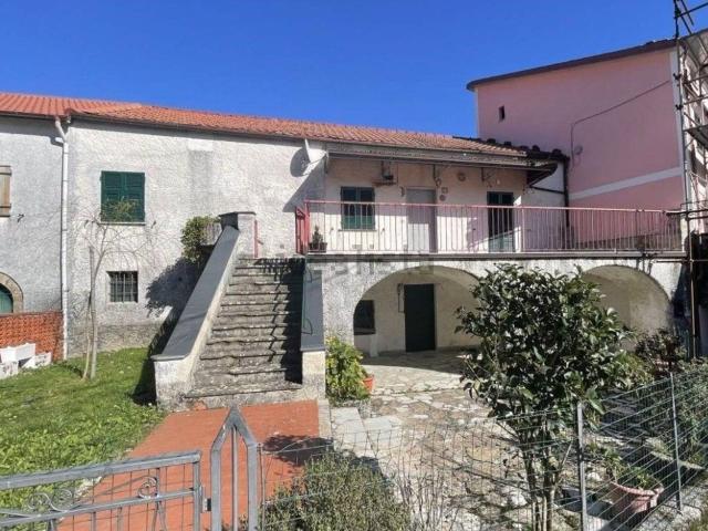 Casa in vendita a Varese Ligure, Liguria