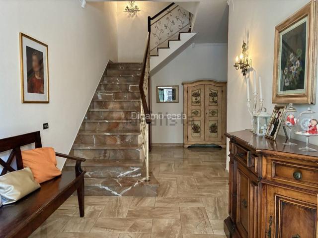 Casa in vendita a Prato, Toscana
