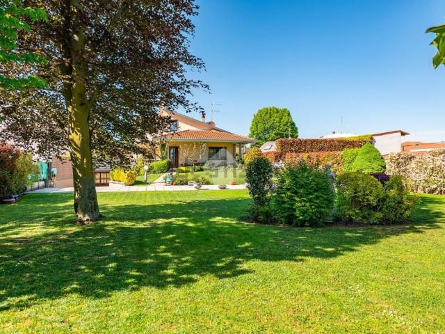 Casa in vendita a Rescaldina, Lombardia
