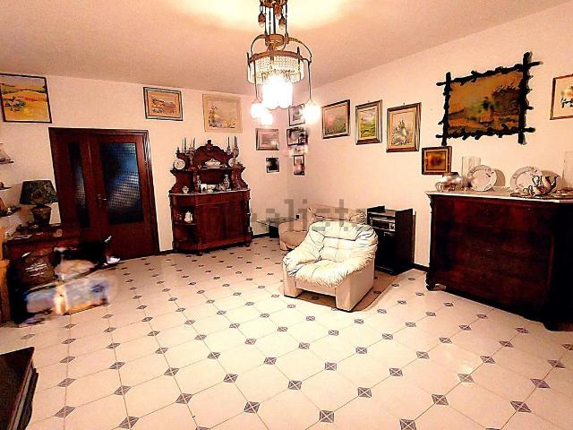 Casa in vendita a Giarre, Sicilia