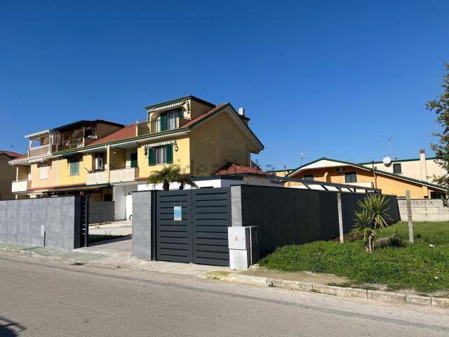 Casa in vendita a Borgo San Lorenzo, Aversa