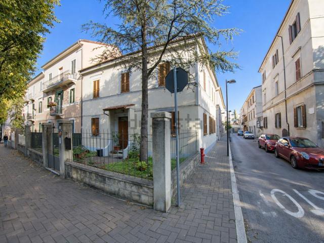 Casa in vendita a Centro, Marche