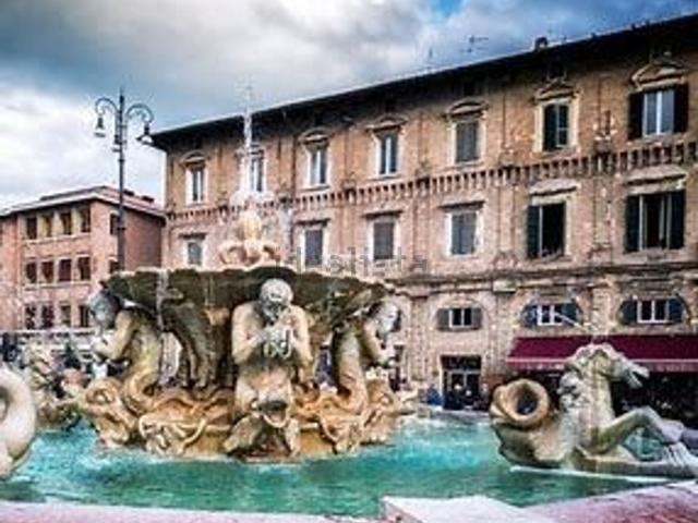 Casa in vendita a Centro Storico, Marche