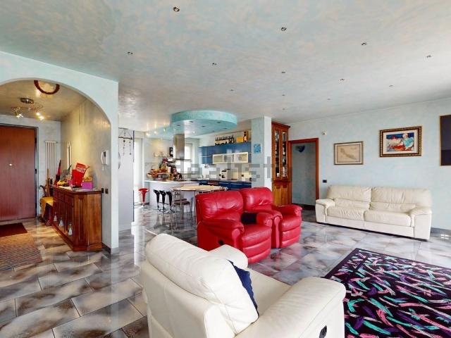 Casa in vendita a Castronno, Lombardia