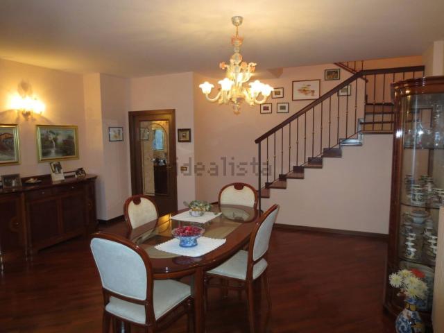 Casa in vendita a Valli, Marche
