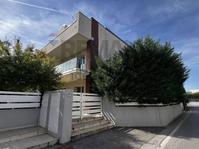 Casa in vendita a Crocifisso, Padova