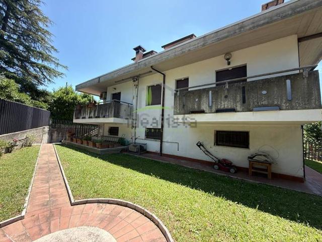 Casa in vendita a Villa Rosa, Marche