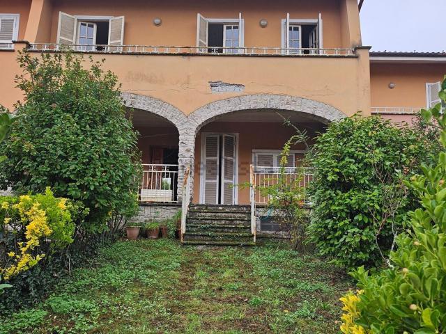 Casa in vendita a Canepina, Lazio