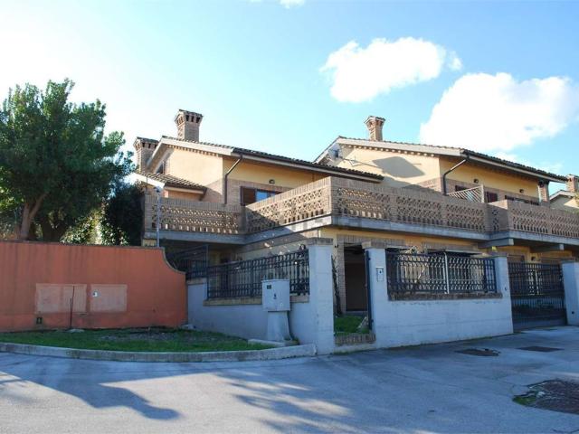 Casa in vendita a Marche, Macerata