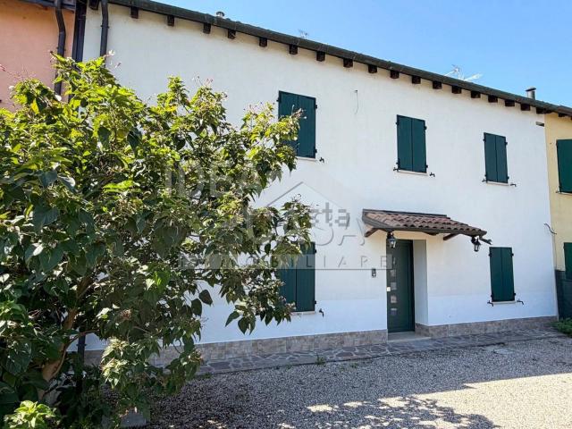 Casa in vendita a Mirandola, Modena