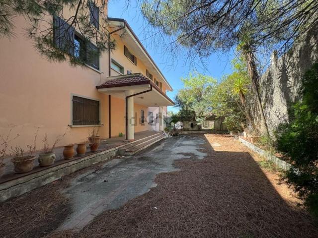 Casa in vendita a Dulcino, Calabria