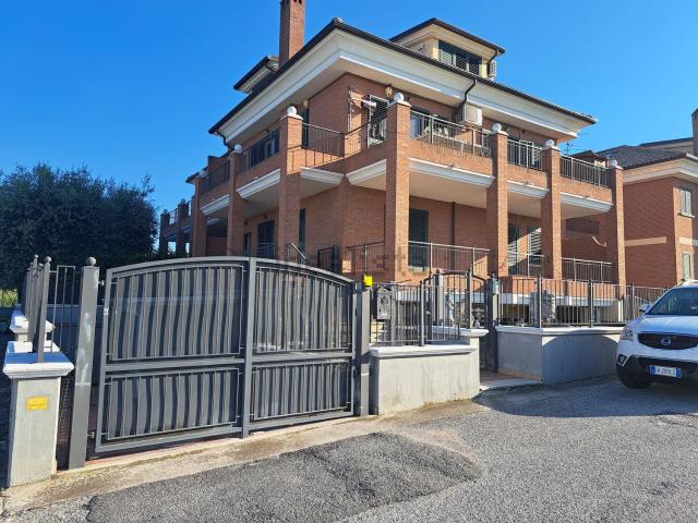 Casa in vendita a Unione dei Comuni della Val Vibrata, Sant'egidioalla Vibrata