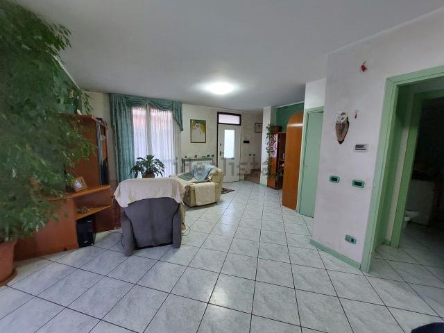 Casa in vendita a Gallarate, Lombardia