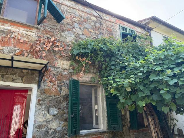 Casa in vendita a Sarzana, Liguria
