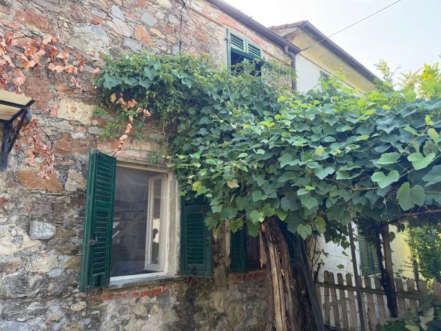 Casa in vendita a Sarzana, Liguria