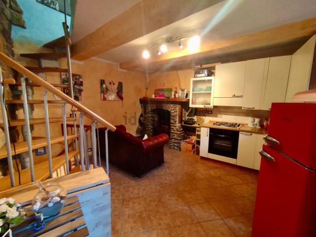 Casa in vendita a Ca' di Cecco, Marina Di Massa