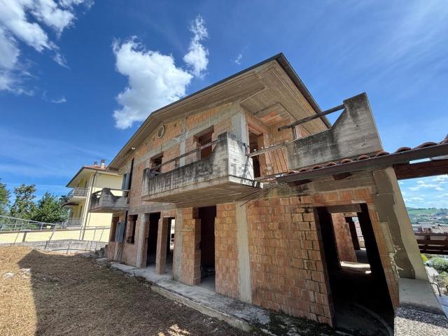 Casa in vendita a Colli al Metauro, Marche