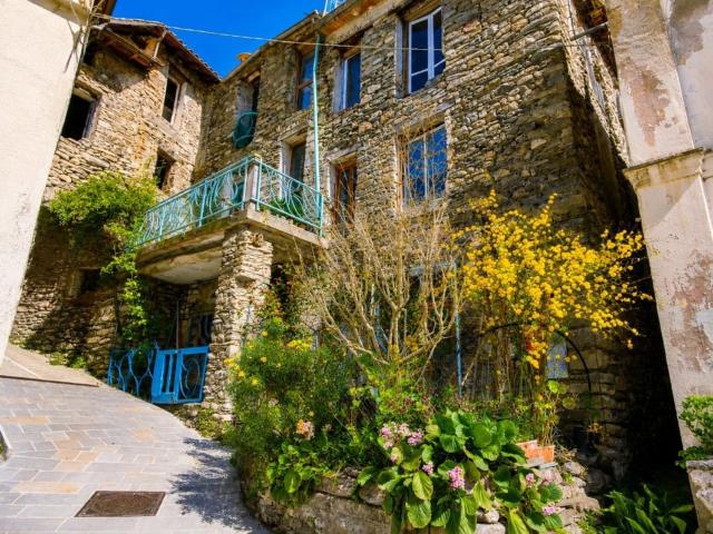 Casa in vendita a Pornassio, Liguria