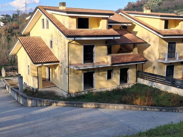 Casa in vendita a Torrice, Lazio