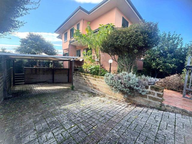 Casa in vendita a Cecina, Toscana