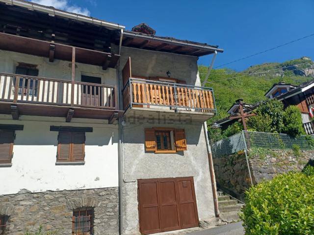 Casa in vendita a Lillianes, Aosta