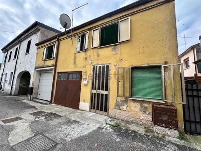 Casa in vendita a Sanguinetto, Veneto