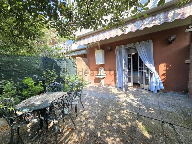 Casa in vendita a Marina di Massa, Marina Di Massa