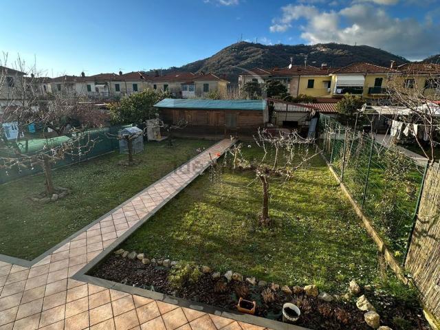 Casa in vendita a Pontecimato, Carrara