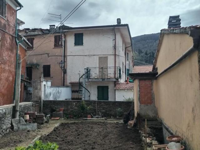 Casa in vendita a Ca' di Cecco, Marina Di Massa