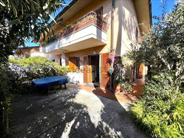 Casa in vendita a Marina di Massa, Marina Di Massa