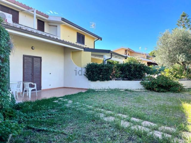 Casa in vendita a Villaggio le Roccelle, Borgia