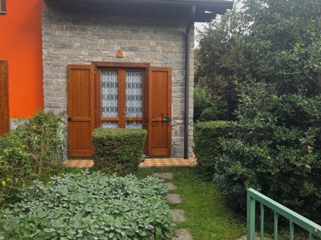 Casa in vendita a Gerosa, Val Brembilla