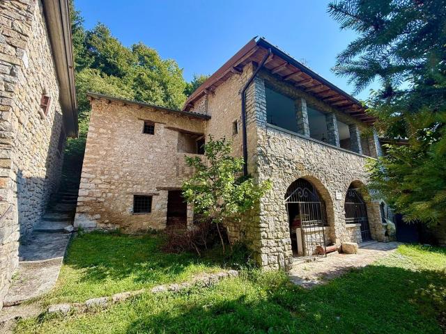 Casa in vendita a Adrara San Rocco, Lombardia