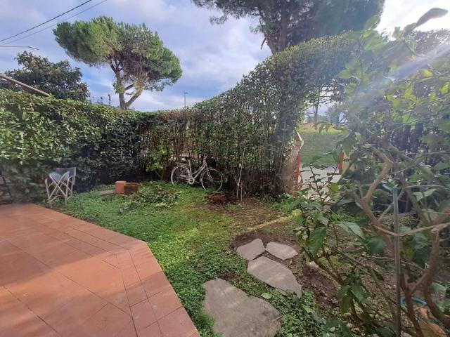 Casa in vendita a Marina di Massa, Marina Di Massa