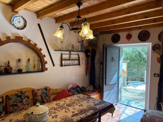 Casa in vendita a Neirone, Liguria