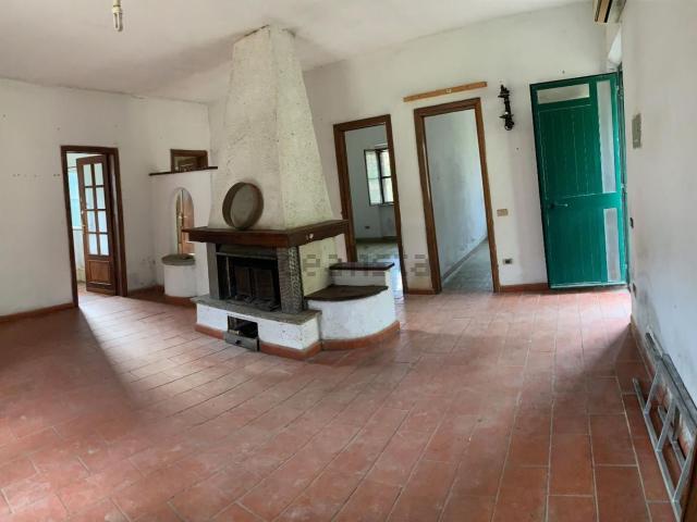 Casa in vendita a Montemagno, Calci