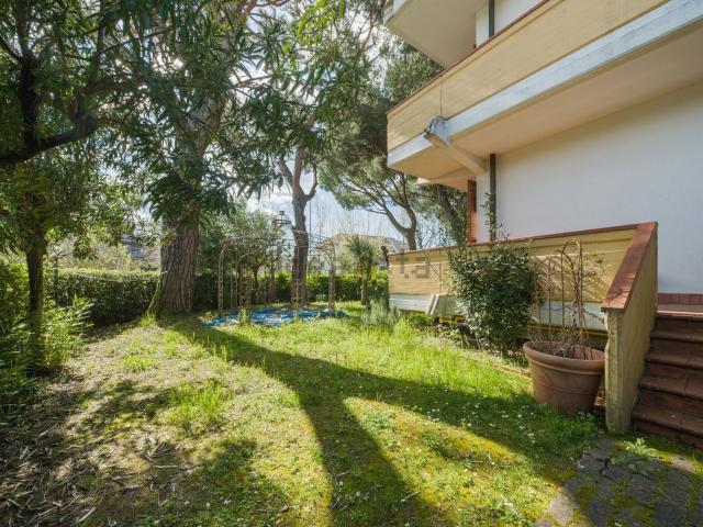 Casa in vendita a Marina di Massa, Marina Di Massa