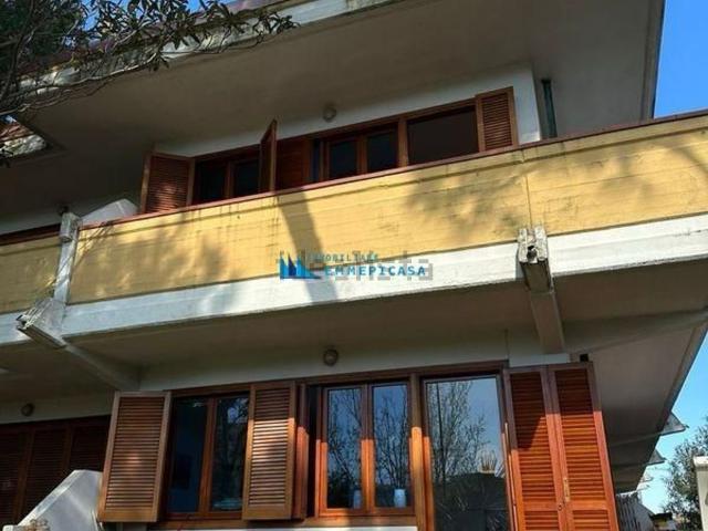 Casa in vendita a Marina di Massa, Marina Di Massa