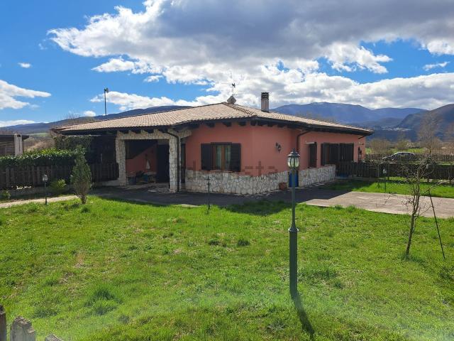 Casa in vendita a Vinchiaturo, Molise