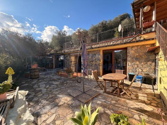 Casa in vendita a Castellaro, Liguria