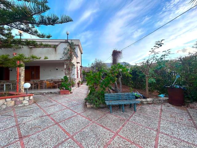 Casa in vendita a Piano Madonna, Altavilla Milicia